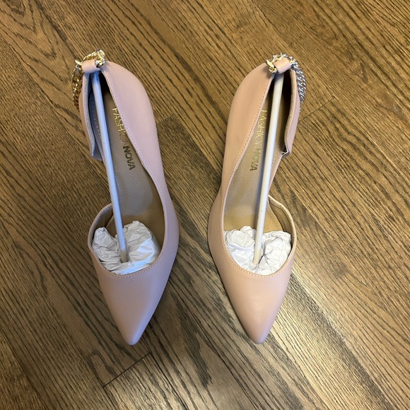 Fashion Nova (Penthouse Only Pumps) - Picture 6 of 7